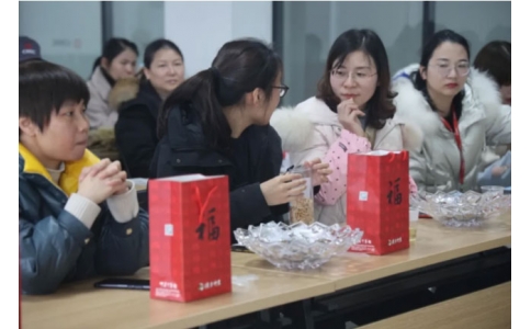 神農(nóng)針推館《防治頸肩腰腿痛》專題講座走進(jìn)株洲時(shí)代華先！