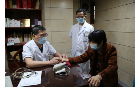 曹文新：精研數(shù)寸銀針弘仁術(shù)，擅用一雙巧手濟(jì)蒼生！